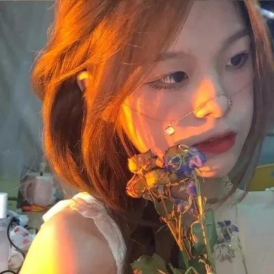 手绘插画情侣头像一对(手绘情侣头像一对)